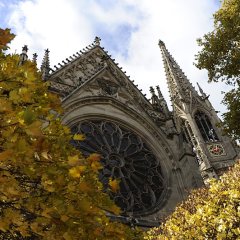 Die Gedächtniskirche im Herbst