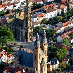 Luftaufnahme von Gedächtniskirche und Josephs-Kirche