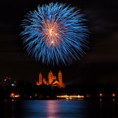 Feuerwerk vor dem Kaiserdom