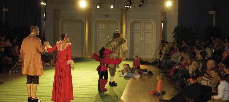 Children's and young persons theater