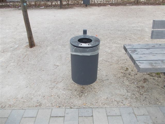 Neues Müllkorb Modell am Berliner Platz