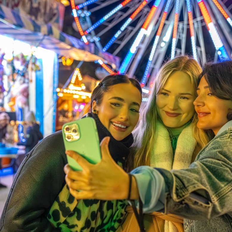 Mit Freundinnen ausgehen